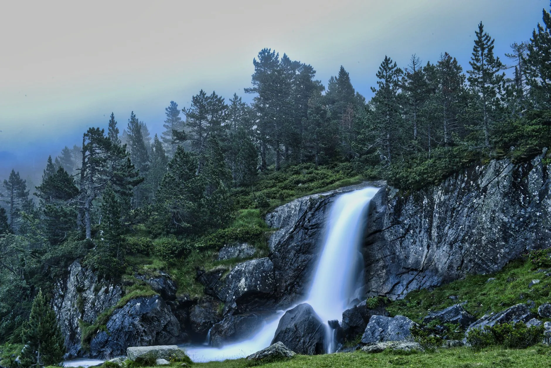 Cauterets et le Pont d'Espagne : cascades et lacs